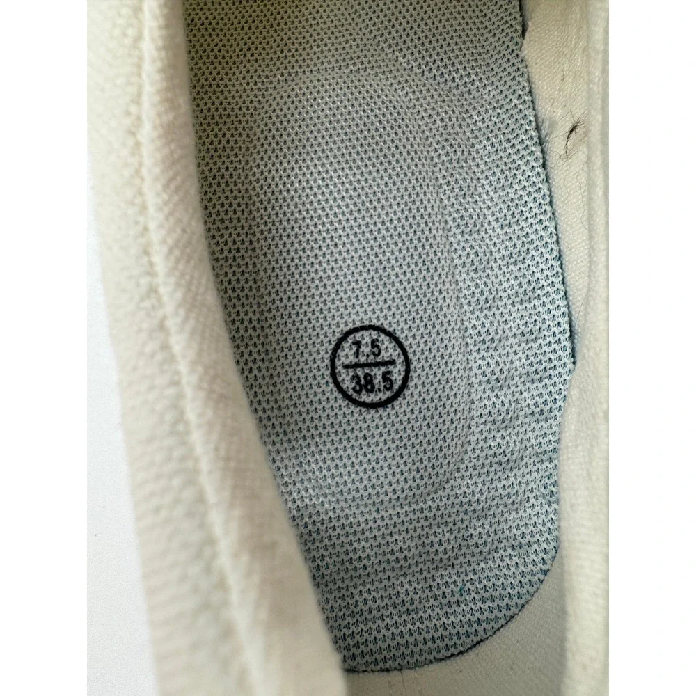 White Canvas Slip On Sneakers Women'sSize 7.5 Casual Shoes‎
